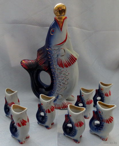 Рыбка и рюмки. Графин и 7 рюмок. СССР, 60-70-е годы. Рыбка: ЗКХ. Рюмки: 6 рюмок из одного набора + 1 рюмка без клейма... При покупке - желательно забрать лот в Минске (пересылка конечно возможна).