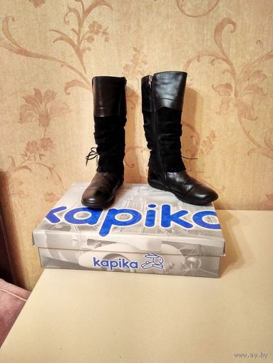 Сапоги Kapika р.33. Демисезонные. Натуральная кожа. Хорошее состояние, без проблем. Внутри подкладка текстиль. Длина по стельке 21,5 см.