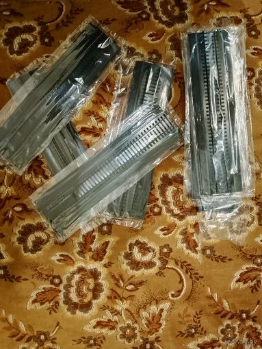 Рельсы-подставка для поездов Модимио.