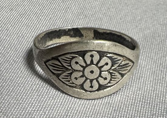 Кольцо серебряное 925 пробы. 82