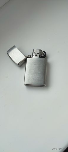 Зажигалка Zippo.