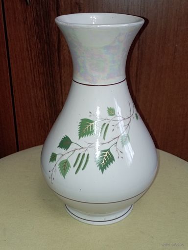 Фарфоровая ваза " Листья берёзы".СССР .Минский ФЗ. 22 см.