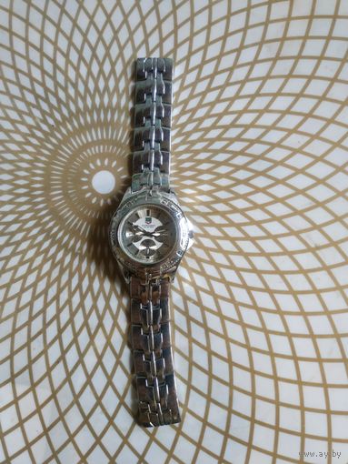 Часы наручные  с браслетом.Состояние на скане. В коллекцию,ремонт,на запчасти.