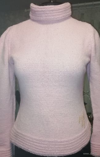 Свитер ручной вязки, теплый, мягкий, нежный, 44 размера.Свитер одет на манекен 46 размера.