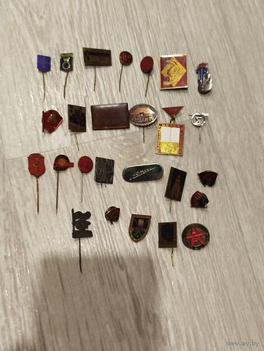 Лот тяжёлых значков 26 штук,с рубля