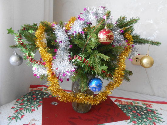 С наступающим Новым годом !  Мира и добра Вашему дому. Здоровья, благополучия и всего самого наилучшего в новом году. Интересных покупок и успешных продаж на Аукционе.