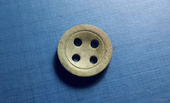 Пуговица латунь, большая.