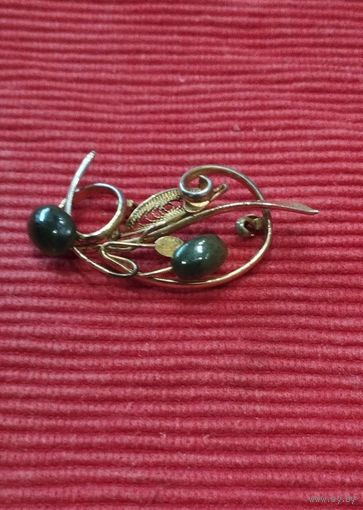 Старинная брошь