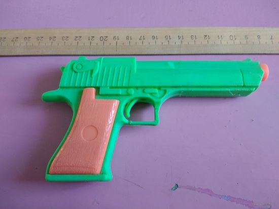 Пистолет. Игрушка