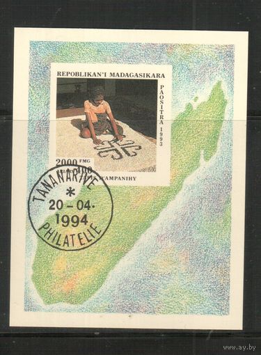 Мадагаскар-1993 (Мих.Бл.255) гаш. , Дети