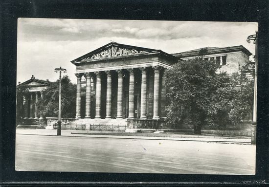 Венгрия. Будапешт. Вид города. Музей