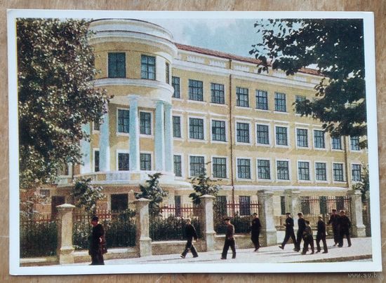 Минск. Мужская средняя школа N 4. 1954 г. Чистая.