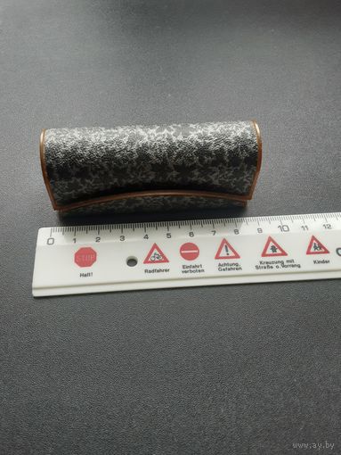 Красивый футляр для помады с зеркалом. Советского периода.