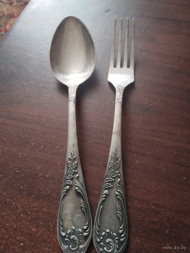 Красивая мельхиоровая пара. Столовых приборов.