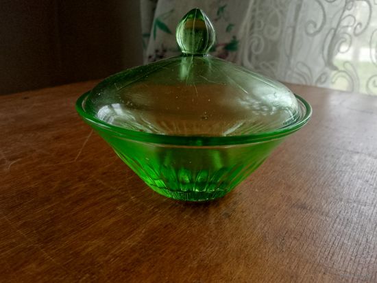 Сахарница. Зеленое стекло