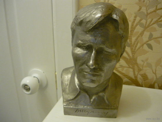 Бюст ШУКШИНА