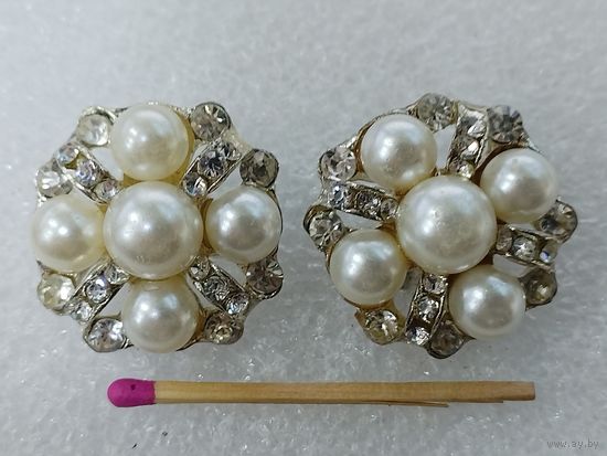 Броши. Жемчуг со стразами