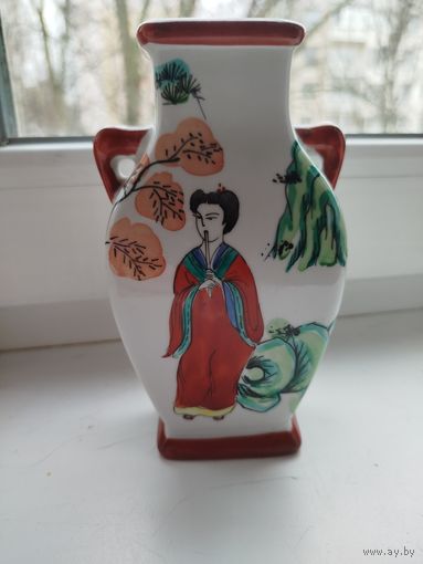 Винтажная фарфоровая ваза в китайском стиле