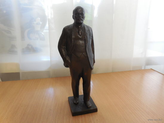 Ленин. Скульптор Виктор Королёв. Чугун.