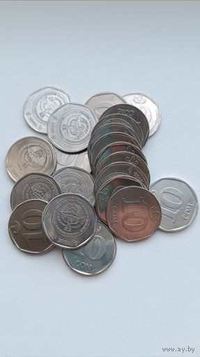Киргизия. 10 сом 2009 года. С надписью на гурте и без нее.