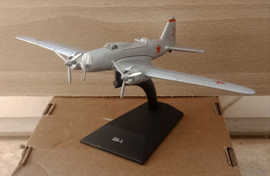 Модель самолета ДБ-3