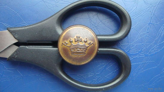 Пуговица с короной (5168)