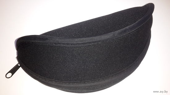 Очки солнцезащитные в футляре