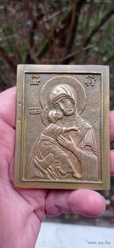 МЕДНОЛИТАЯ ИКОНА БОЖЬЯ МАТЕРЬ РЕДКИЙ СЮЖЕТ . Распродажа Коллекции !!! .Экспресс  Аукцион  с рубля без МПЦ и прочего  .Много лотов в продаже .
