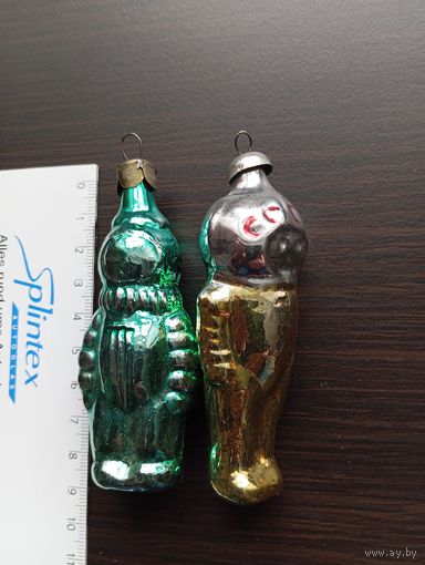 2 Ёлочные игрушки - космонавт и астронавт, начало 1960 -х, стекло
