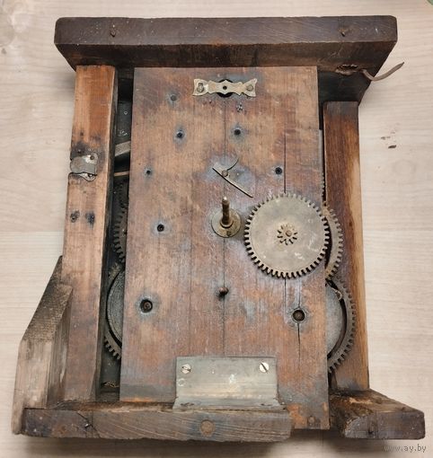 Механизм часов на деревянных платах