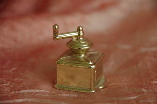 Кофемолка ( миниатюра ) 5,5 см