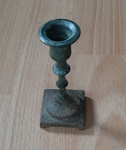 Подсвечник старинный,литье,.бронза.