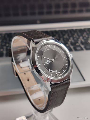 Часы "Луч"  двухстрелочник. механические.