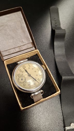 С 1 рубля 5 дней! Не частые Кировские часы. Комплект. На полном ходу. Яркое состояние! Все на фото!