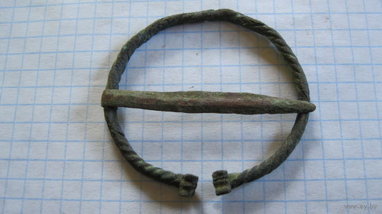 Застежка древняя (фибула). Бронза, литье.