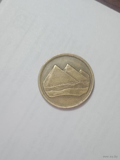 Египет 5 пиастров 1984 года .