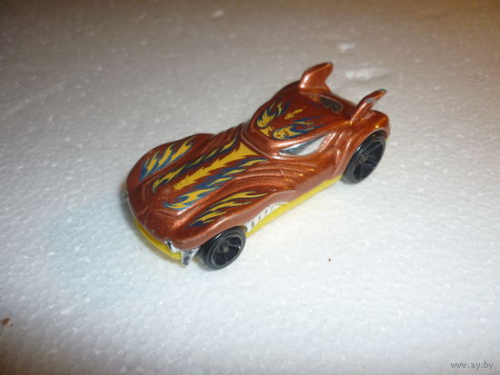 Модель авто Howlin Heat. Mattel-HotWheels. масштаб 1:62.