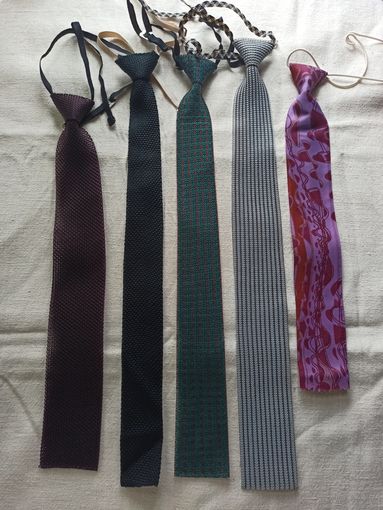 Галстуки регаты, СССР  60-е годы XX века. На резинке, капрон. Цена за штуку.