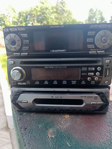 Лот автомагнитол BLAUPUNKT, VELAS, SONY
