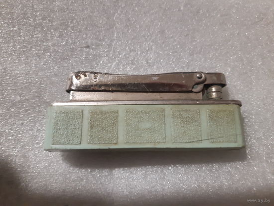 Зажигалка ретро