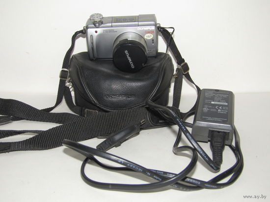 С рубля. Фотоаппарат цифровой "Олимпус С 765". "Olympus C 765 Ultra Zoom". Япония. м