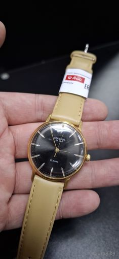 Часы Sekonda de luxe костюмник тонкие. Идут. Точность не проверял. Без репасажа. Состояние на фото. Ремешок если без торга.