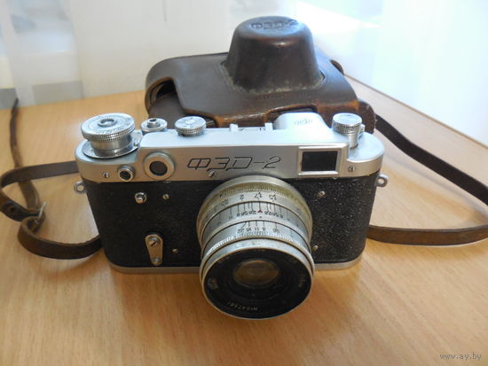 Фотоаппарат ФЭД-2 .