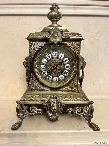 Часы антикварные из латуни с позолотой в стиле Людовика 15 с боем