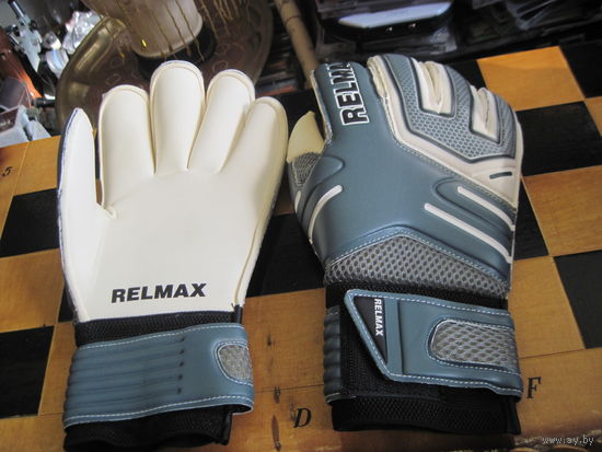 Перчатки вратарские Relmax.