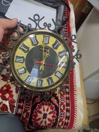 Часы настенные ЯНТАРЬ кварц СССР