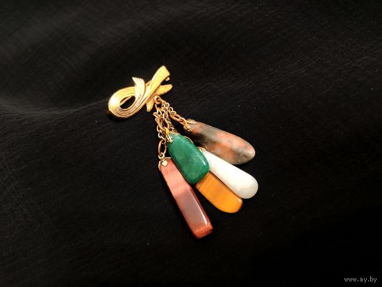 Брошь с подвесками