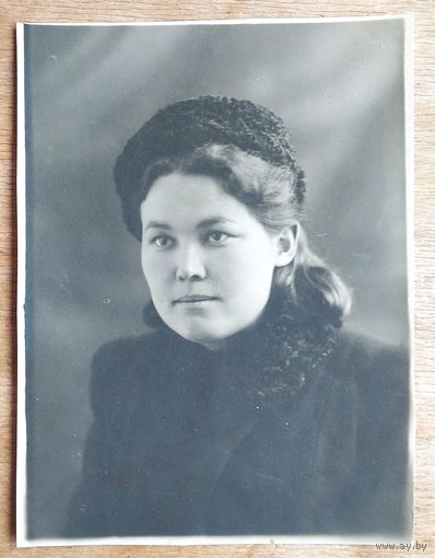 Фото девушки. Ташкент. 1944 г. 8.5х11 см.
