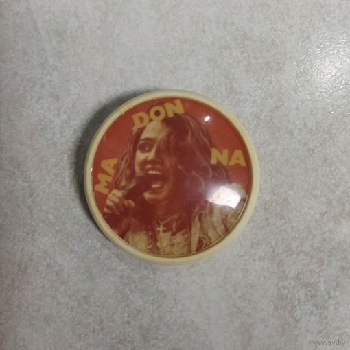 Значок. Кооперативный из СССР. MADONNA.