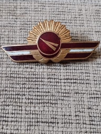 Кокарда на фуражку пилота Гражданской  авиации ,Латвия, 1991-1995 г г.